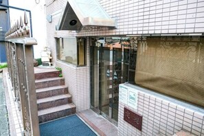 Exterior detail - J-Court Oshiage (Tokyo)