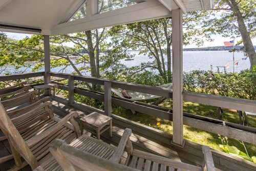New! Peaceful waterfront retreat in East Boothbay overlooking Linekin Bay