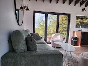 TV - Secluded Modern Cabin with Bluff Views, Hot Tub, Fire Pit. (Houston)