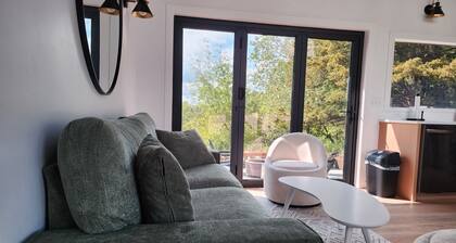 Secluded Modern Cabin with Bluff Views, Hot Tub, Fire Pit.