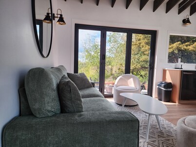 Secluded Modern Cabin with Bluff Views, Hot Tub, Fire Pit.