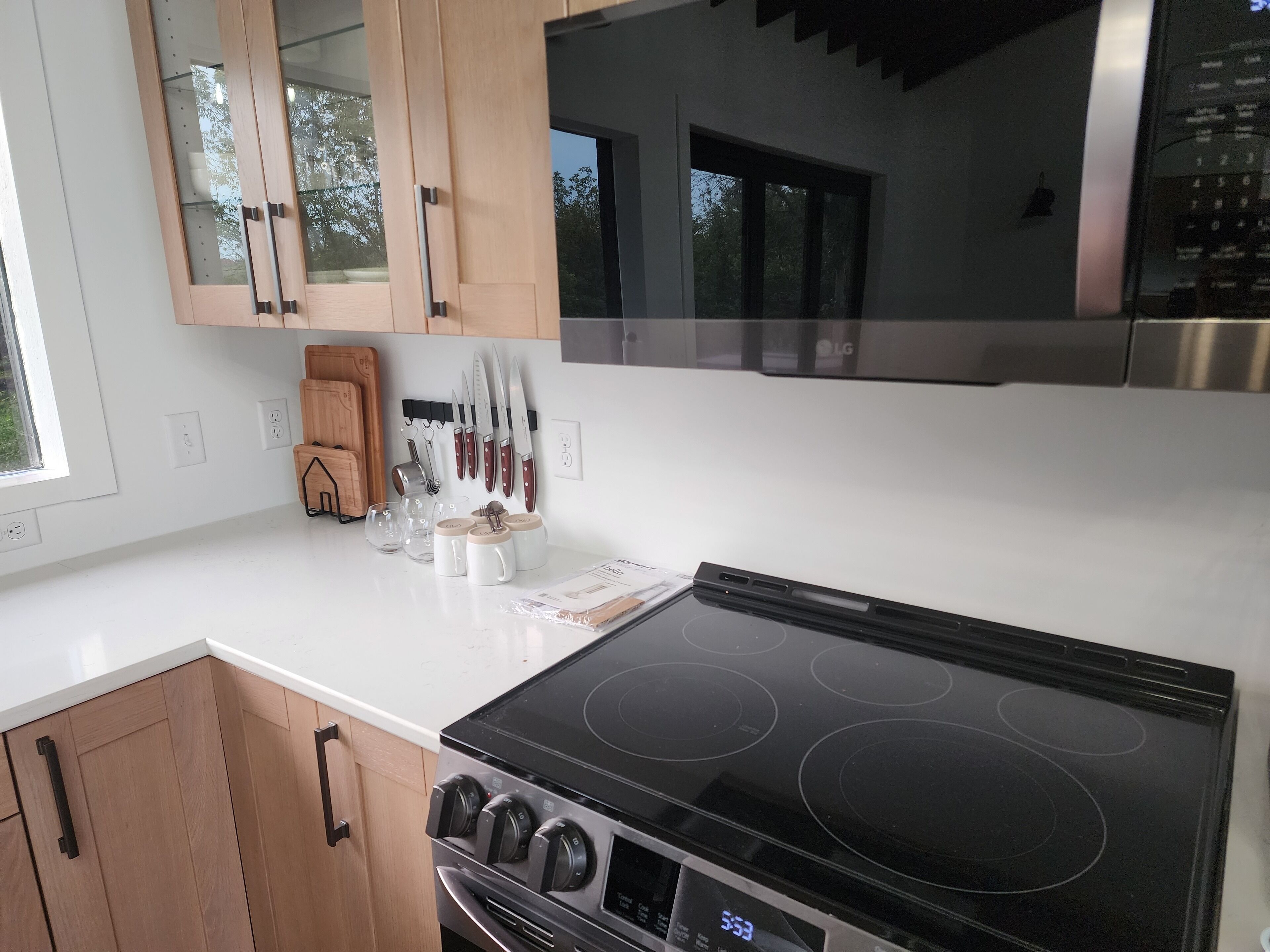 Mikroaaltouuni, uuni, liesi, astianpesukone