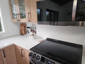 Micro-ondes, four, plaque de cuisson, lave-vaisselle