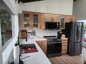 Microwave, oven, stovetop, dishwasher