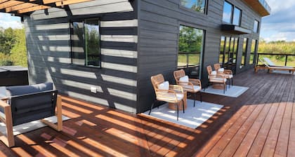 Secluded Modern Cabin with Bluff Views, Hot Tub, Fire Pit.