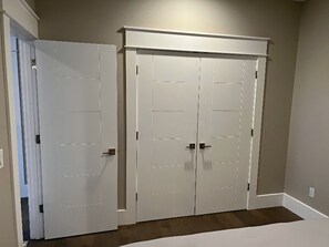 1 bedroom, iron/ironing board, WiFi, bed sheets - Modern Charming Unit in enjoyable in Clackamas with AC (Clackamas)
