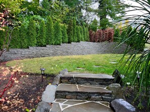 Property grounds - Modern Charming Unit in enjoyable in Clackamas with AC (Clackamas)