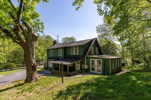 Exterior - The Ridge House: Hot Tub, Fireplace, WiFi, Deck (Saugerties)