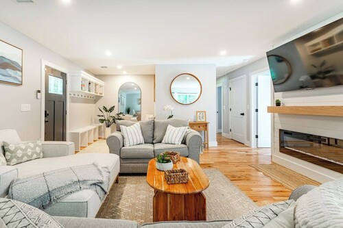 Saugerties View: King Beds, Soaking Tub, Firepit