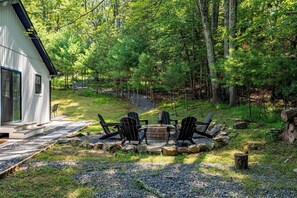Terrace/patio - Saugerties View: King Beds, Soaking Tub, Firepit (Saugerties)
