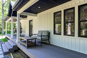 Terrace/patio - Saugerties View: King Beds, Soaking Tub, Firepit (Saugerties)