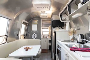 Four Ă micro-ondes, surface de cuisson