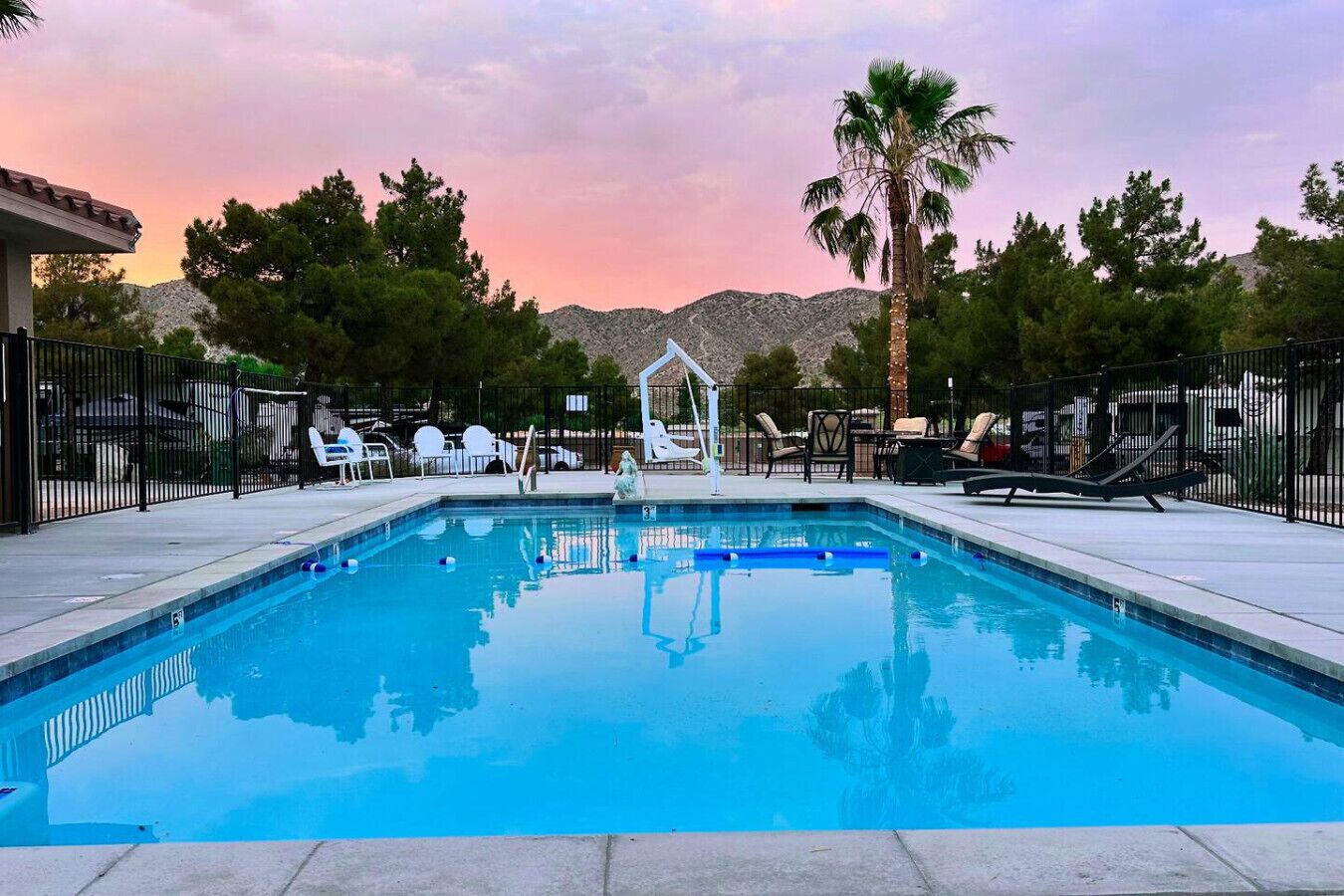 Lämmitetty uima-allas