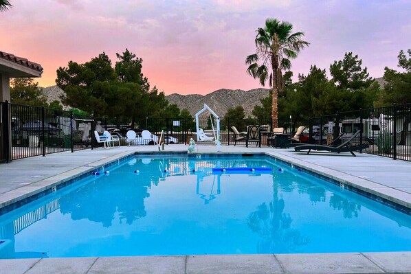 Lämmitetty uima-allas