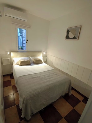 2 slaapkamers, een strijkplank/strijkijzer, wifi, beddengoed