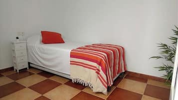 2 quartos, ferros/tábuas de passar roupa, Wi-Fi, roupa de cama