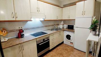 Mikroaaltouuni, uuni, liesi