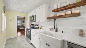 Private kitchen - Webster Lake Lakefront Cottage (North Webster)