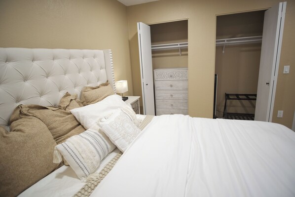 3 bedrooms, iron/ironing board, WiFi, bed sheets