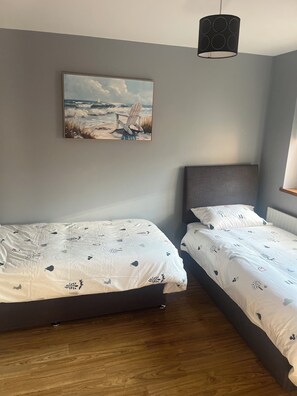 3 chambres, fer et planche à repasser, Wi-Fi gratuit, draps fournis