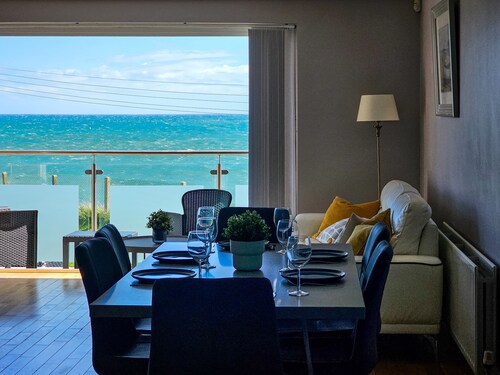 Beachside-Stunning seaview home