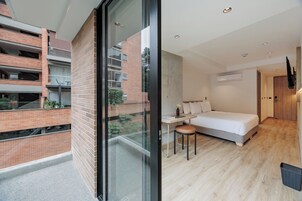 Quarto casal superior, 1 cama King, sacada | Sacada