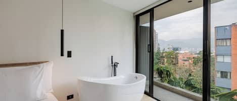 Habitación Deluxe, 1 cama King size, balcón | Tina profunda