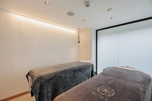 Massages aux pierres chaudes, massages des tissus profonds