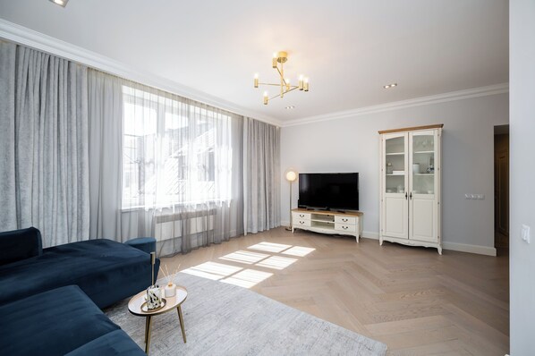 Departamento Deluxe, aire acondicionado, vista a la ciudad | Área de sala de estar