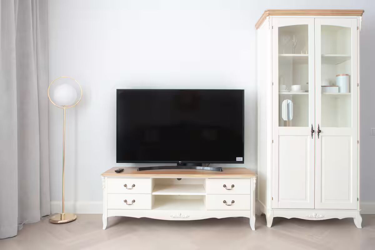 Deluxe Apartment, Air conditioning, City View | Living area