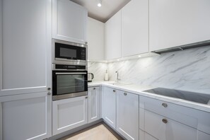 Deluxe-lejlighed - aircondition - byudsigt | Privat køkken