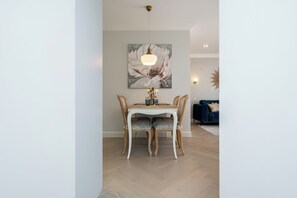 Departamento Deluxe, aire acondicionado, vista a la ciudad | Servicio a la habitación