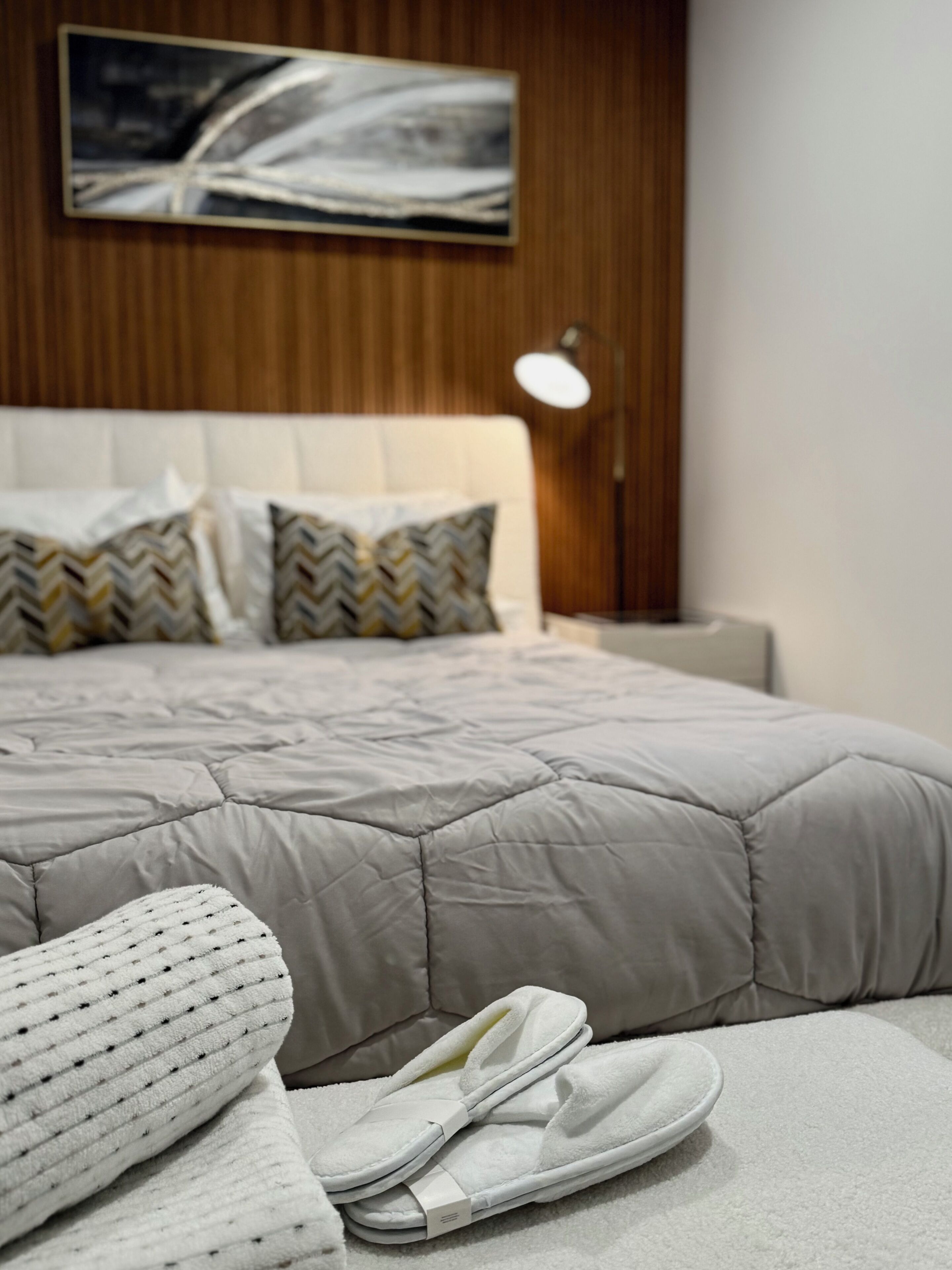 1 habitación, tabla de planchar con plancha, wifi gratis y ropa de cama 