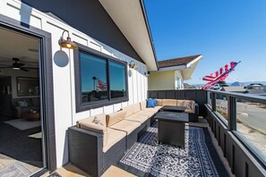 House, Multiple Beds, Fireplace, Ocean View (Beach Bum Retreat) | Outdoor dining - Beach Bum Retreat (Cayucos)