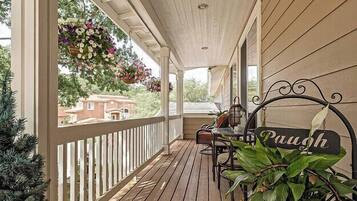 House, Multiple Beds, Hot Tub, Garden View (Red River Retreat) | View from room