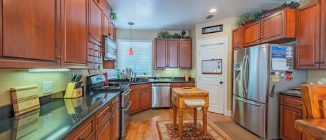 獨棟房屋, 多張床, 熱水浴缸, 花園景觀 (Red River Retreat) | 私人廚房