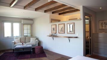 2 bedrooms, individually decorated, individually furnished, bed sheets