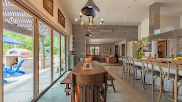 Casa, varias camas, cocina, vista al jardín (Refugio Cosetta) | Restaurantes