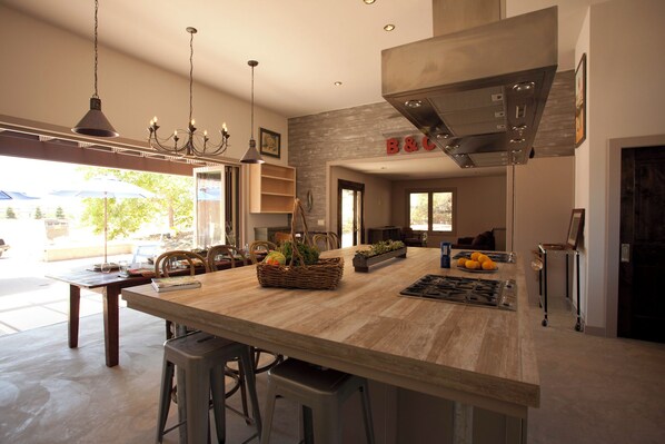 Casa, varias camas, cocina, vista al jardín (Refugio Cosetta) | Cocina privada