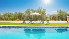 Pool - La Zaranda de Pinillos Antequera by Ruralidays (Málaga)