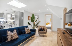 高級公寓 | 客廳 | 32 吋智能電視連數碼電視頻道、Netflix、串流服務