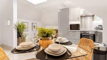 Classic Apartment | In-room dining