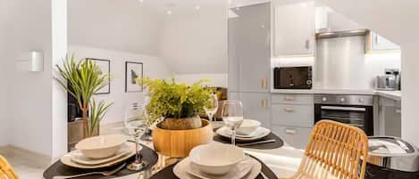 Classic Apartment | In-room dining