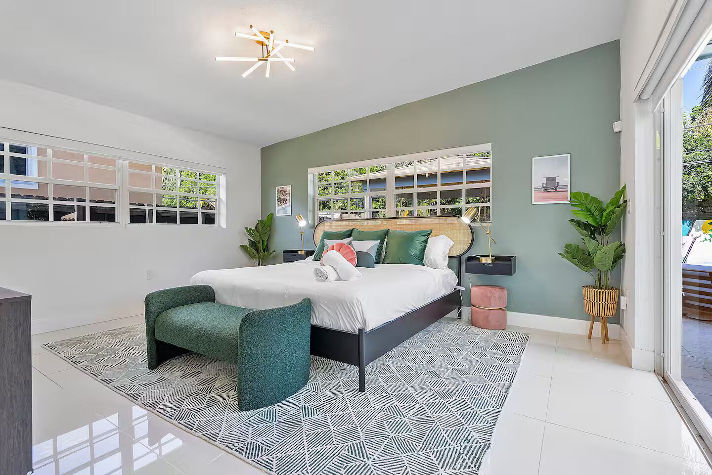 5 bedrooms, iron/ironing board, WiFi, bed sheets