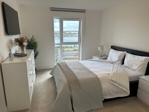 2 bedrooms, iron/ironing board, WiFi