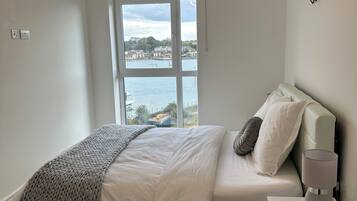 2 bedrooms, iron/ironing board, WiFi