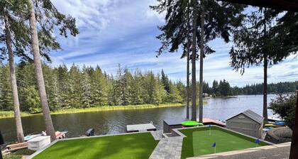 Lakefront Retreat - Dock, Golf, Hot Tub & Arcade