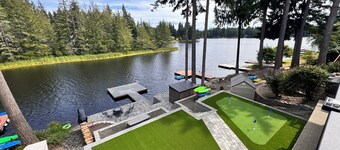 Lakefront Retreat - Dock, Golf, Hot Tub & Arcade