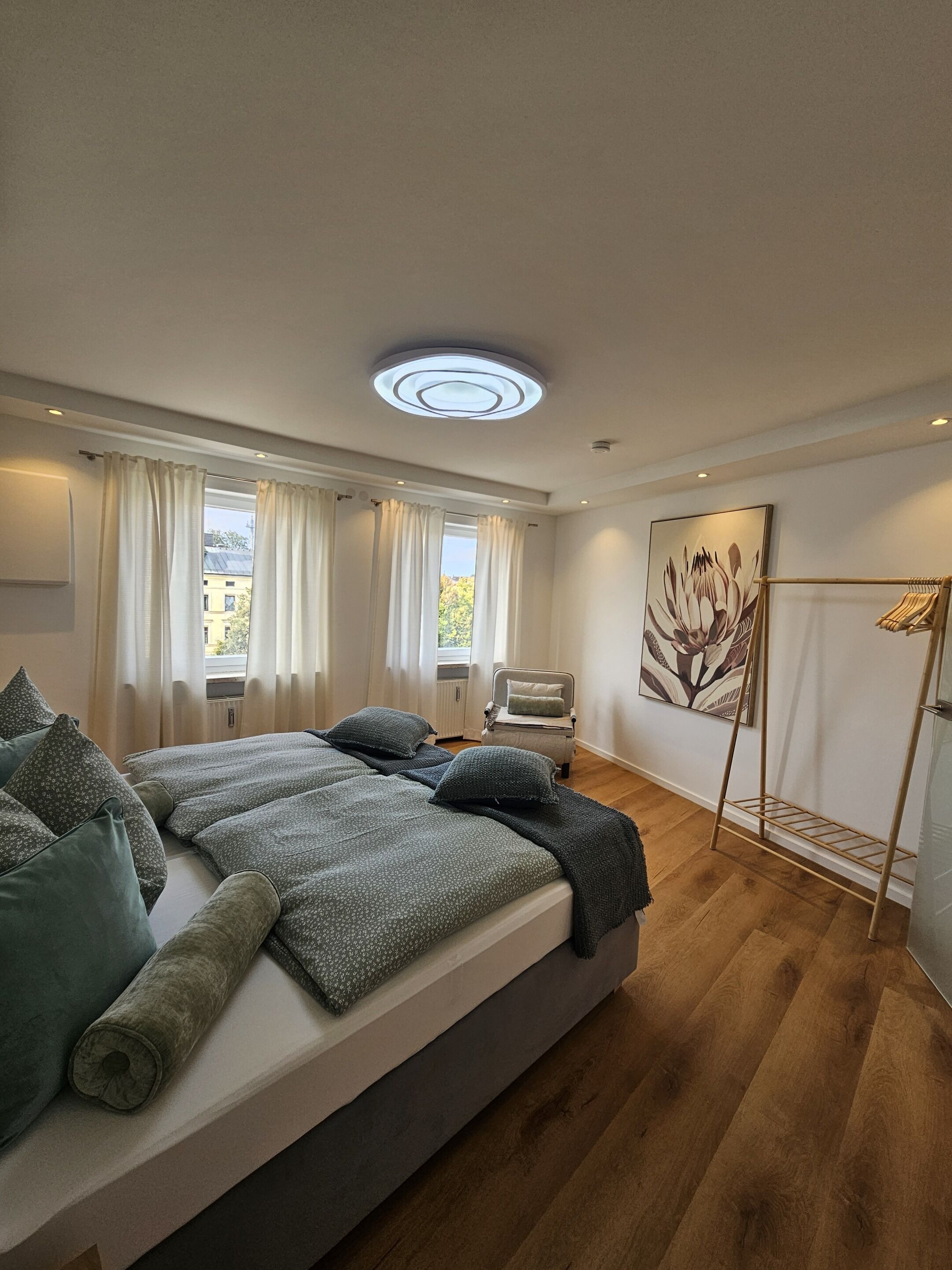 2 soverom, skrivebord, strykejern/-brett og wi-fi (inkludert)