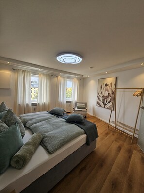 2 Schlafzimmer, Schreibtisch, Bügeleisen/Bügelbrett, kostenloses WLAN